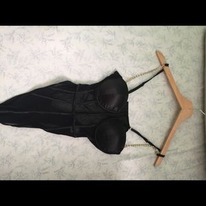 “Fame Bodysuit”. Brand: Honeybum